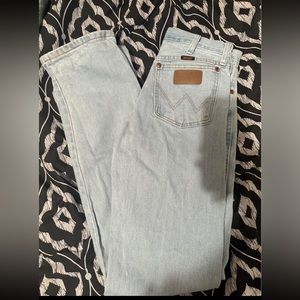 Light wash wrangler jeans!
